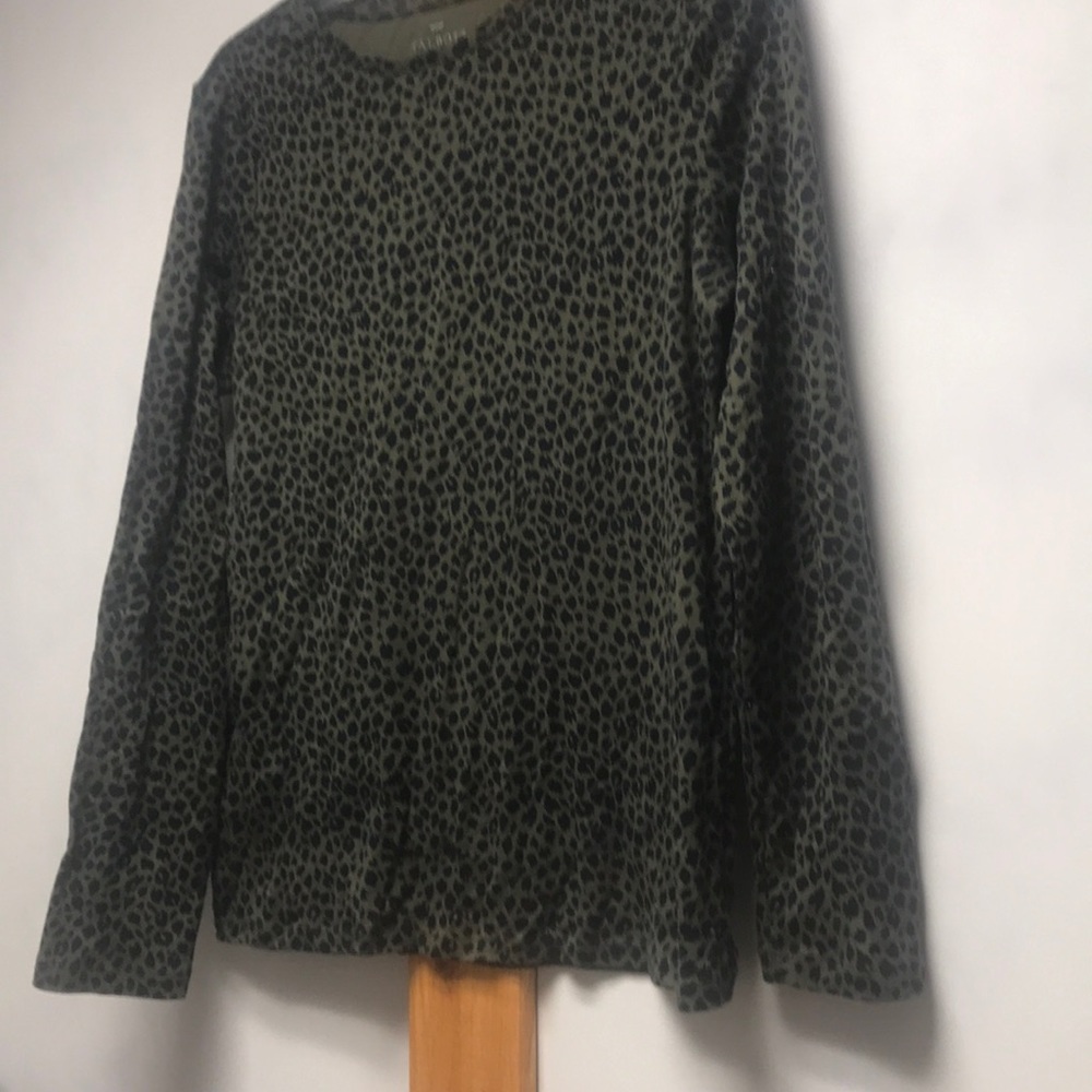 Talbots - women’s Medium top - Picture 2 of 6